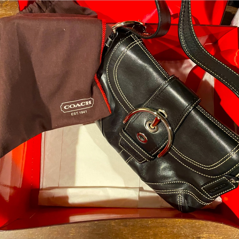 Gorgeous pristine 2000s Coach shoulder bag